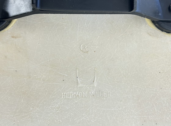 Silla Herman Miller DAT Fibra de Vidrio Herman Miller Milacron Años 60 – Sillas giratorias, Fiberglass (photo 10 of 10)