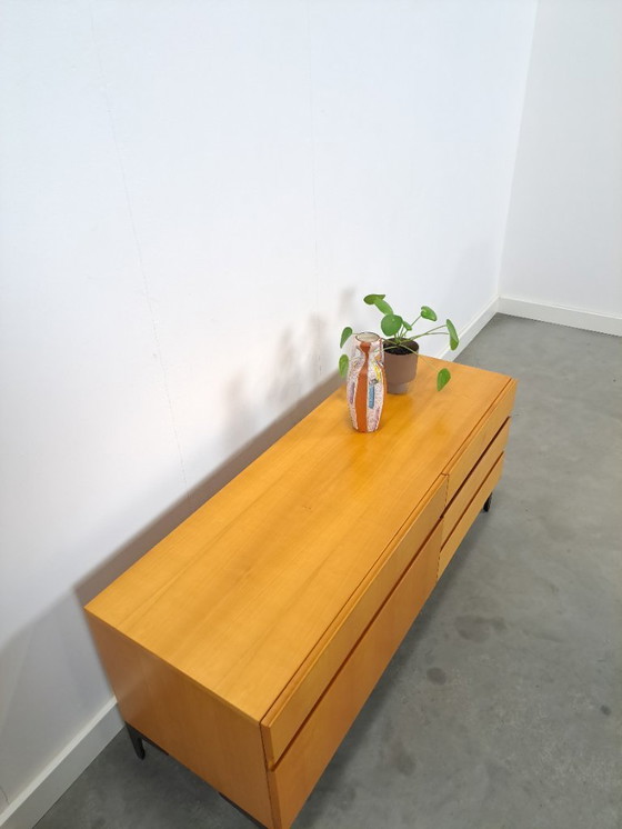 Image 1 of Mobile TV impiallacciato con cassetti e gambe in acciaio nero