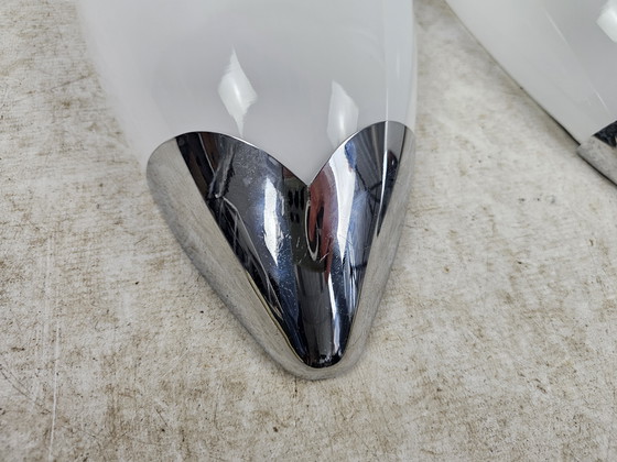 Image 1 of Ensemble de trois appliques murales en verre blanc italien de Murano et support chromé