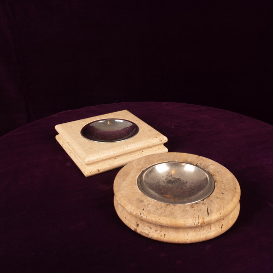 Pair of Italian Travertine Ashtrays / Vide-Poches, round and square 1970 – Table accessories, Metal (photo 7 of 20)