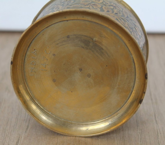 Image 1 of Pot à tabac/encens indien, en laiton émaillé, vintage milieu du XXe siècle