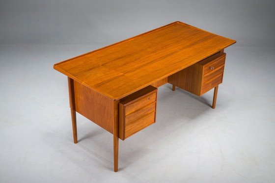 Image 1 of  Dänischer Teakholz-Schreibtisch von Peter Lovig Nielsen für Hedensted Mobelfabrik, 1972