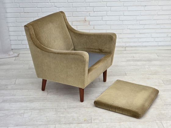Image 1 of Fauteuil danois des années 1970, velours d'ameublement vert original, pieds en bois de teck
