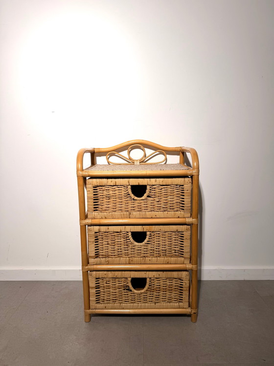 Commode vintage à trois tiroirs en rotin et osier (photo 2 of 4)