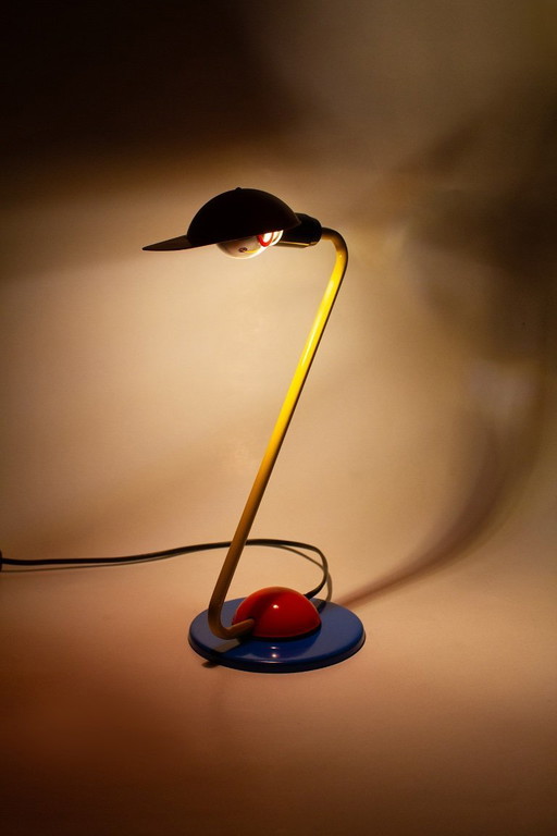 Hema Schreibtischlampe im Memphis-Stil aus den 1980er Jahren mit Kappe