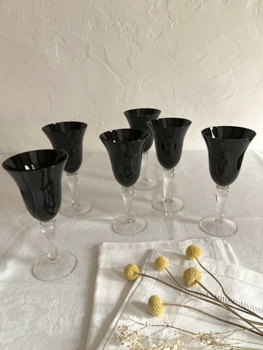 6 copas con tallo y cuenco de vidrio negro