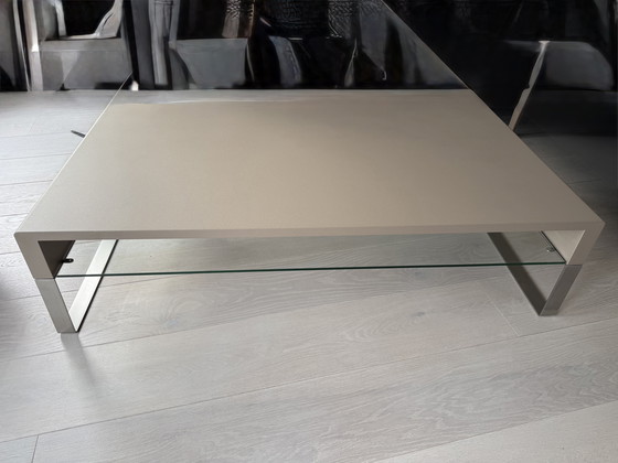 Image 1 of Leolux Aditi Design-Couchtisch (Platte 2025 lackiert)