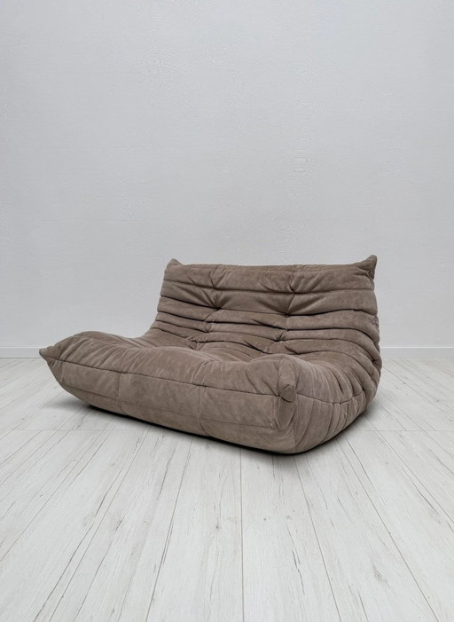 Originele Ligne Roset Togo 2-zitsbank van Michel Ducaroy, taupekleurig alcantara, 1995