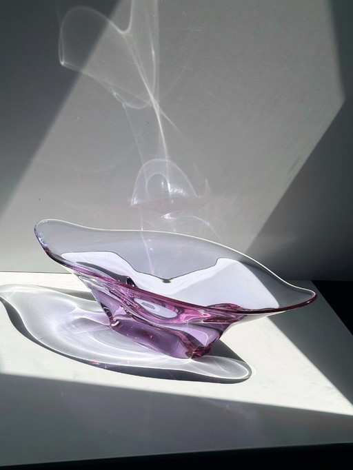 Vintage Bowl Alexandrite Neodymium Glass Pink Lilac Skrdlovice CZ Bohemia Mid - Century 1950s 60s Zelezny Brod ZBS
