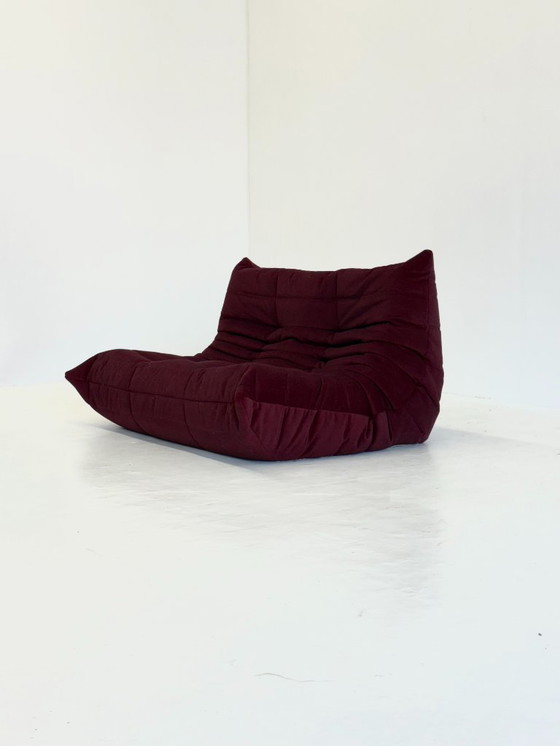Image 1 of Ligne Roset Togo 2-Sitzer in burgunderrotem Samt