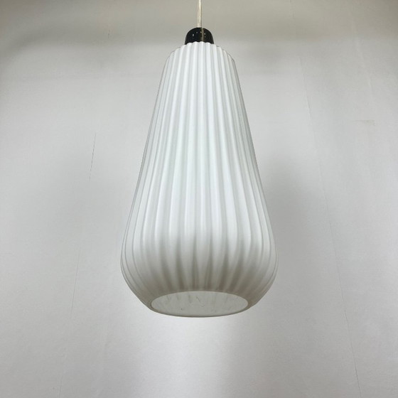 Image 1 of Suspension vintage MCM en verre et tige en métal