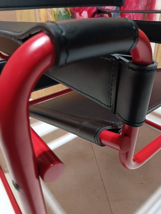 Image 1 of Bolso Knoll Wassily B3 rojo mate, nuevo-usado, en piel negra, de Marcel Breuer.