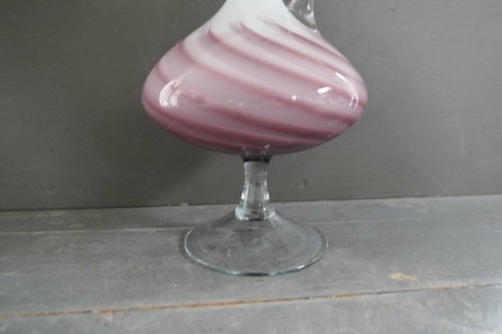 Image 1 of Vaso italiano vintage su piede bianco viola