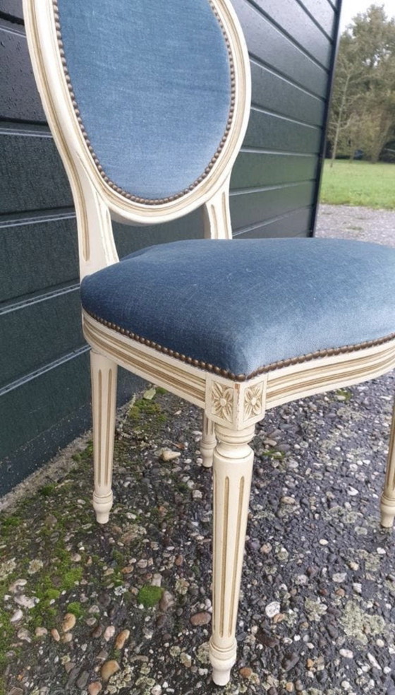 Image 1 of 4 chaises de salle à manger à médaillon