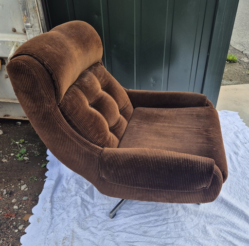 Lovely relax armchair