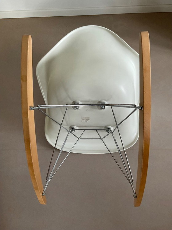 Vitra Eames RAR Schaukelstuhl – Original – Weiß/Chrom – Beistellstühle, Plastic, Metal (photo 5 of 5)
