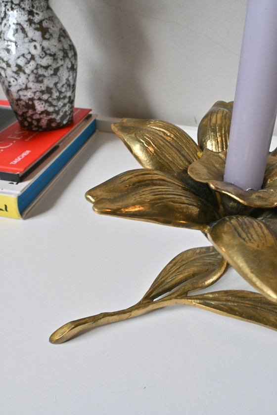 Image 1 of Grande candeliere a fiore in ottone