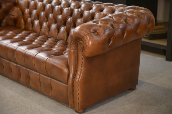 Image 1 of Chesterfield-Sofa aus hellbraunem, gestepptem Leder