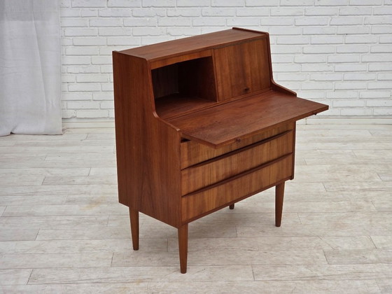 Image 1 of Deense commode uit de jaren 70 met een inklapbare spiegel, gemaakt van teakhout.