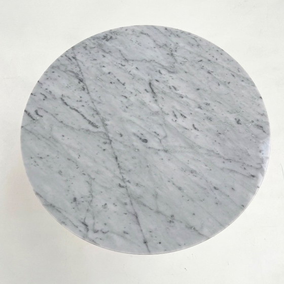 Mesa auxiliar Tulip de Mármol de Eero Saarinen para Knoll, años 70 – Mesas auxiliares, Marble, Aluminium (photo 4 of 10)