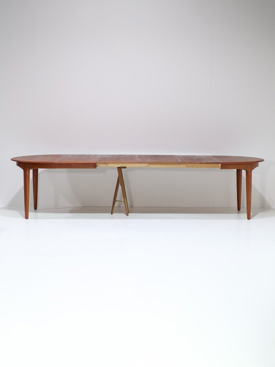 Image 1 of Extendable dining table Henning Kjaernulf model 62 Sorø