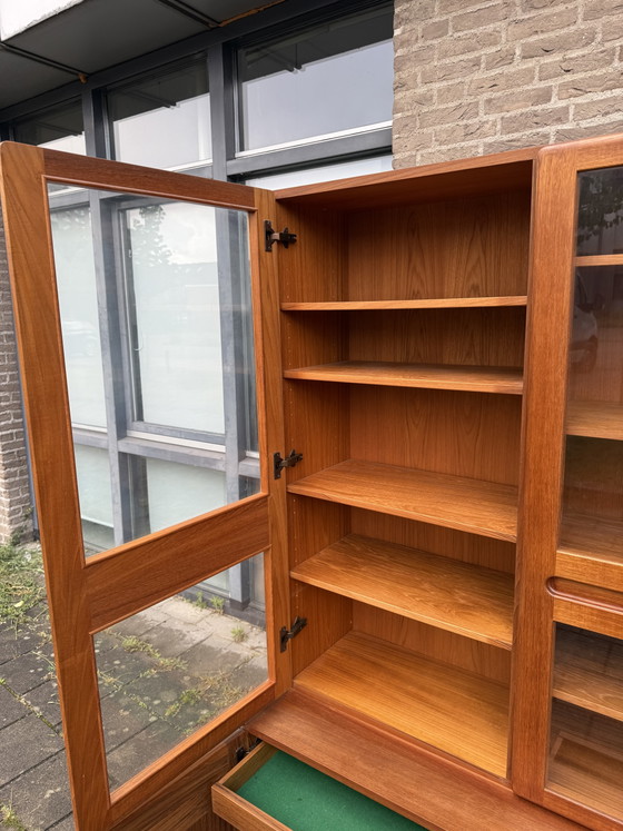 Image 1 of Vintage teakhouten Deense vitrinekast, Dyrlund ‘70