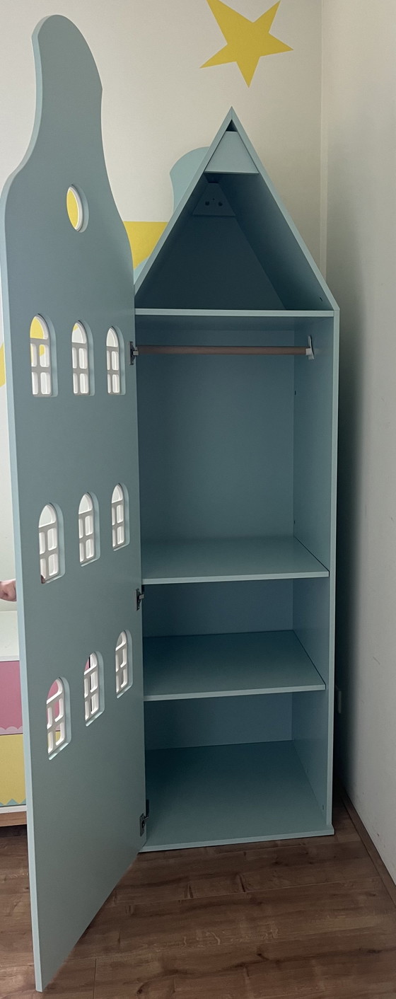 Image 1 of Schrank eines Hauses Glockengiebel/Glockenförmiger Benzin