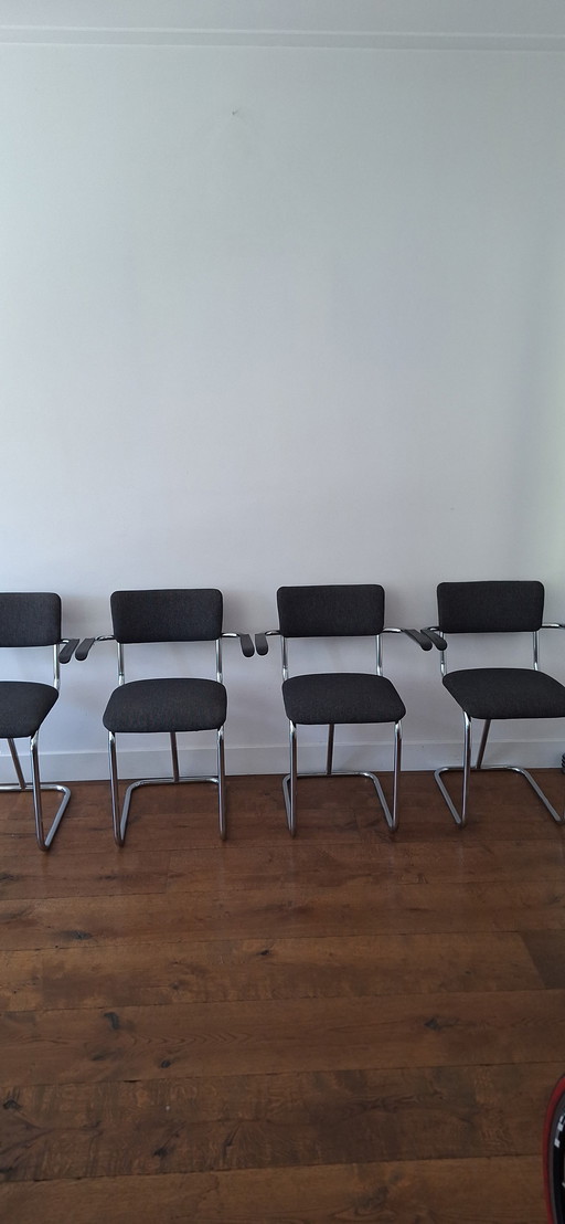 4 chaises de salle à manger Gispen 207
