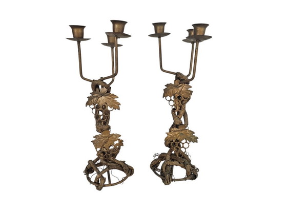 Image 1 of Style Hollywood Regency - ensemble de chandeliers - dorés - décor de vignes et de feuilles - troisième quart du XXe siècle