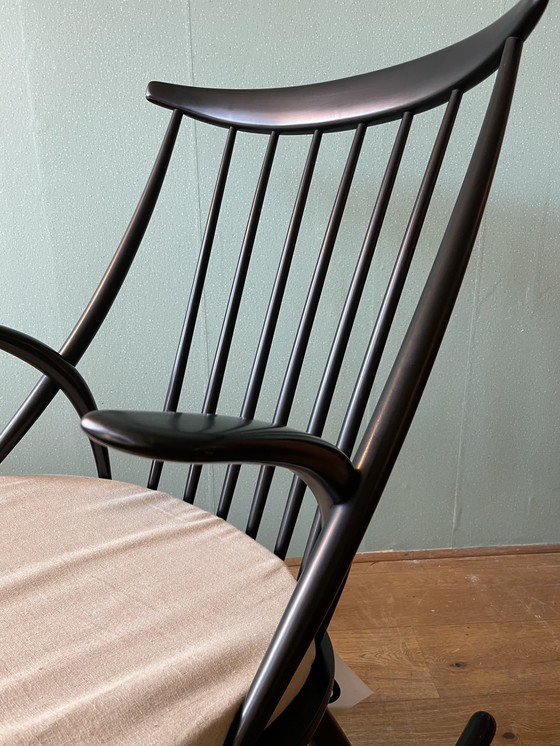 Image 1 of Kraamstoel schommelstoel Danish Design Wikkelso