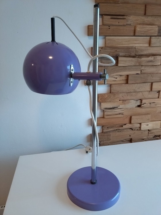 Lámpara de mesa con forma de ojo morado de la era espacial – Lámparas de mesa, Metal, Chrome (photo 3 of 12)