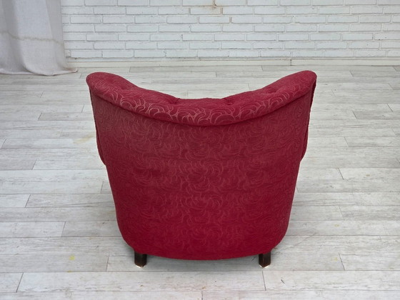 Image 1 of Poltrona relax danese, anni '50, tessuto rosso, gambe in legno di frassino.
