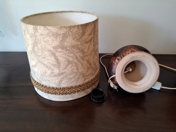 Image 1 of Duitse keramische tafellamp met originele stoffen kap jaren 60/70