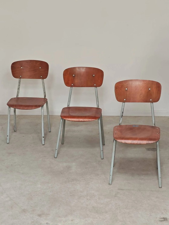 Set of 3 Czech school chairs in metal and wood. – Dining chairs, Industrieel (photo 3 of 11)