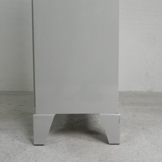 Image 1 of Armadietto medico in acciaio, Oostwoud, anni '60