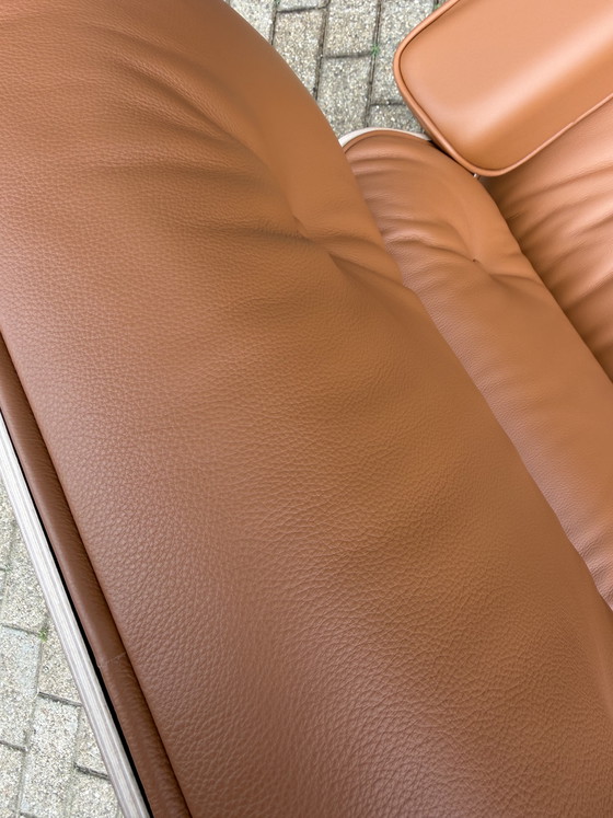 Image 1 of 2 poltrone lounge Vitra Eames XL originali con poggiapiedi, in pregiata pelle color cognac e palissandro Santos, NUOVE!!