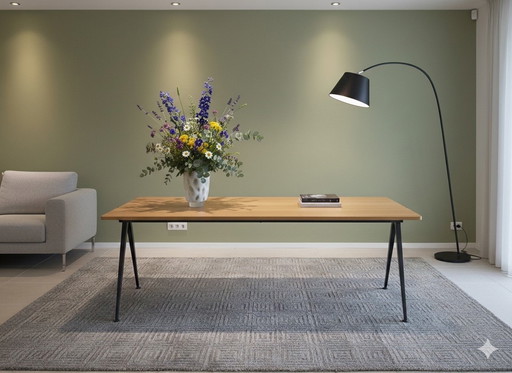 Hay Pyramid Table 01