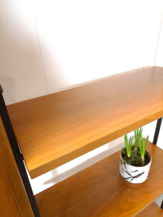 Image 1 of Parete componibile Omnia, Hilker, teak e acciaio nero con ripiani e mobiletto