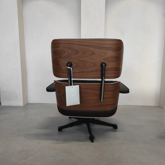 Image 1 of Sillón Vitra Eames con otomana - Nogal negro - Cuero Nero F