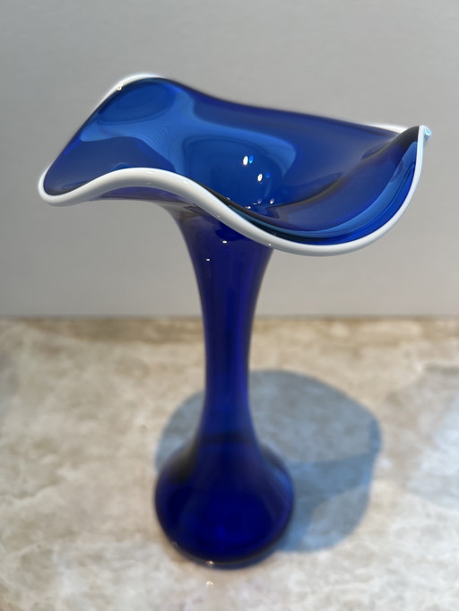 Mondgeblazen kobaltblauwe vaas