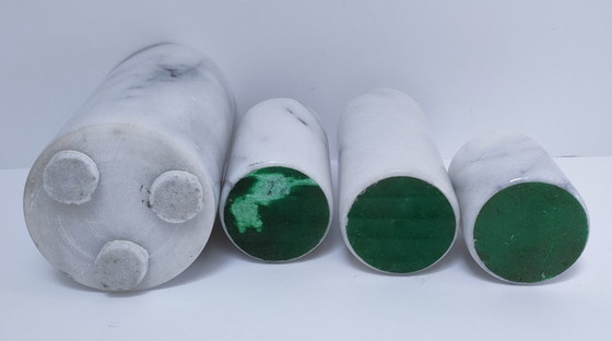 Image 1 of quattro candelabri in marmo bianco con venature nere