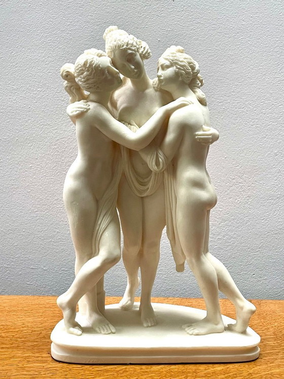 Image 1 of Scultura in marmo dei primi del Novecento raffigurante le Tre Grazie.