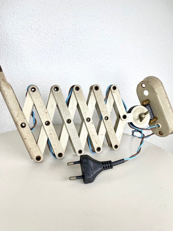 Image 1 of Middelgrote Vintage Industriële Bauhaus Schaar Wandlamp In Creme Wit / Grijs / Licht Beige - Vintage Accordeon MCM Wandlampen