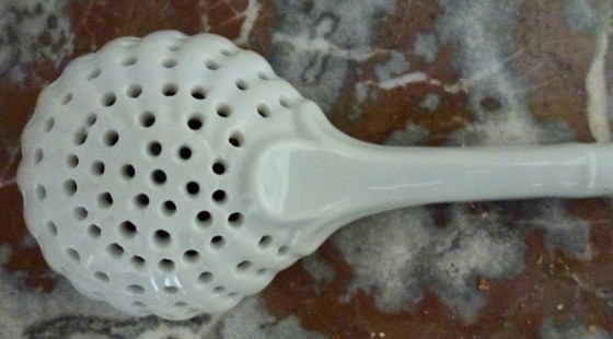 Antieke Porseleinen Suikerstrooier Lepel. – Tafelaccessoires, Porcelain (photo 5 of 6)