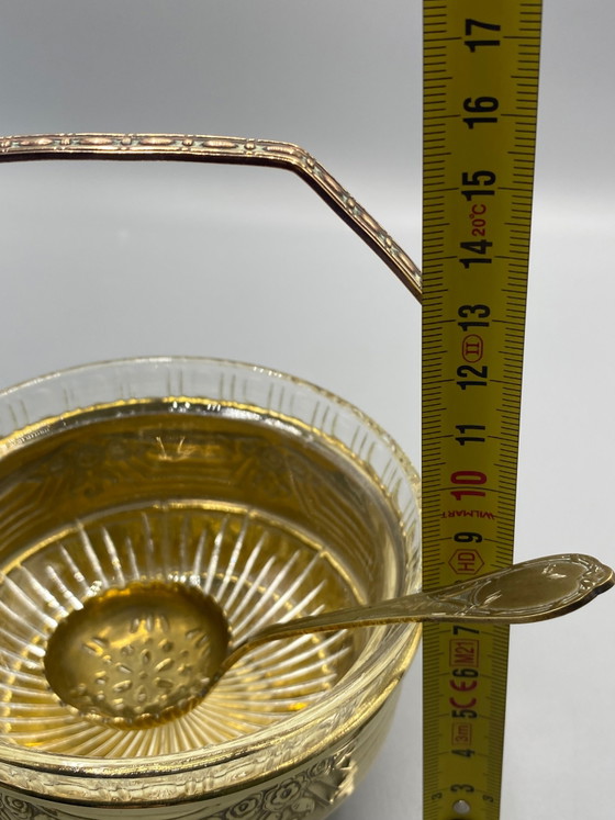 Suikerpot van gevormd glas in art deco-stijl met verguld metalen handvat en lepel. – Glazen & Karaffen (photo 6 of 7)