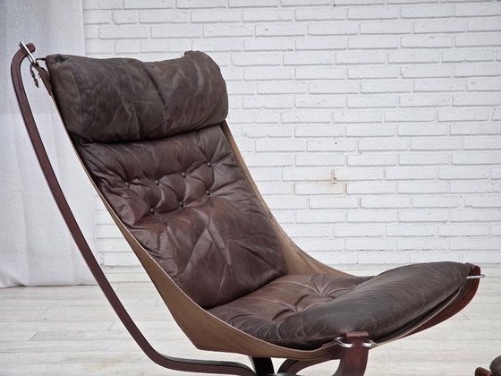 Image 1 of Jaren 70, Noors ontwerp van Sigurd Ressel, loungestoel met voetenbank, model "Falcon".