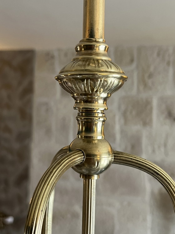Image 1 of Lampadario Art Nouveau a quattro bracci in ottone e bronzo con globi in vetro satinato.