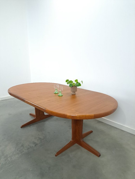 Image 1 of Table de salle à manger ronde en teck à rallonge design danois