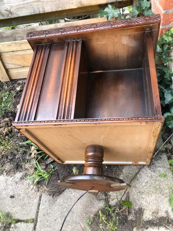 Image 1 of Vintage boekenmolen draaibaar met verlichting - rokers kastje