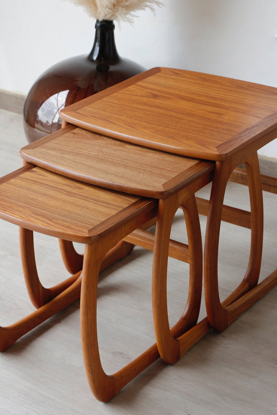 Image 1 of Tables Gigognes Vintage en Teck – Design Années 60 | Meubles Nathan
